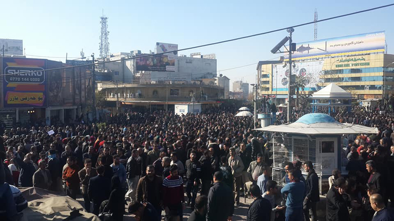 Xwepêşandan bi navê mûçe dest pê kir, bi êrîşkirina li ser baregehên PDKê bidawî dibe 